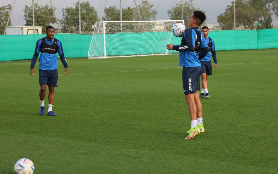 Левски тренира в Дубай