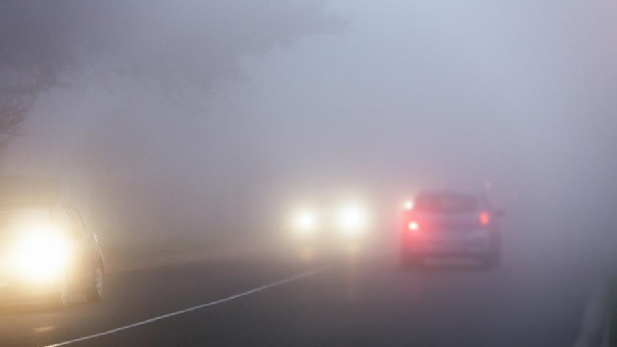 Мъгла ограничава видимостта по АМ "Марица" в района на Харманли