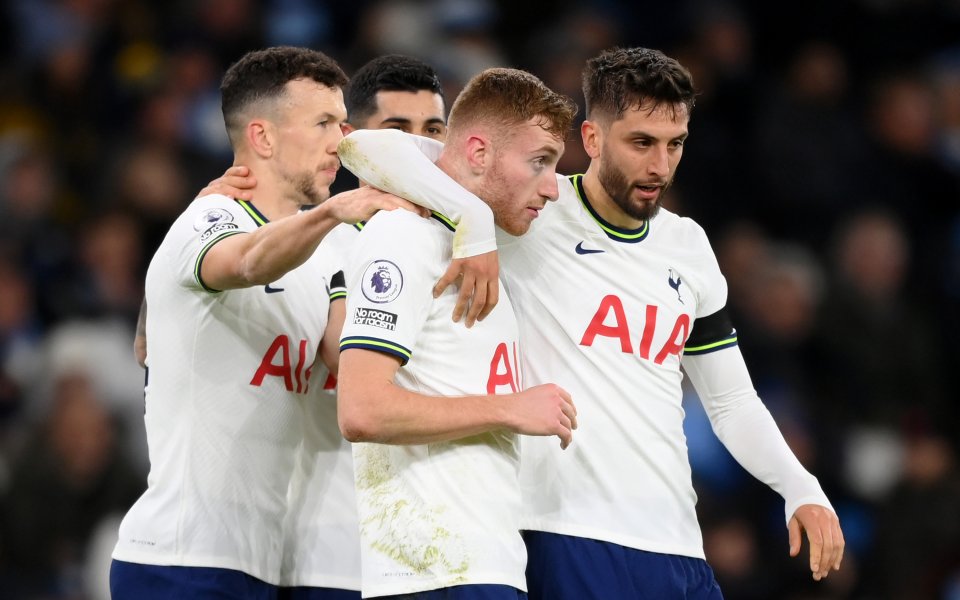 Манчестър Сити и Тотнъм играят при резултат 2:2 в отложен мач