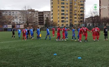 Гостите от Дупница с преднина от два гола срещу Левски на почивката
