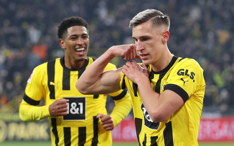 Борусия Дортмунд победи Аугсбург с 4:3 в мач от 16-я