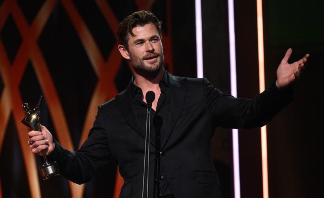 Крис Хемсуърт разкрива как се справя със страха от Алцхаймер и търси смисъла на живота