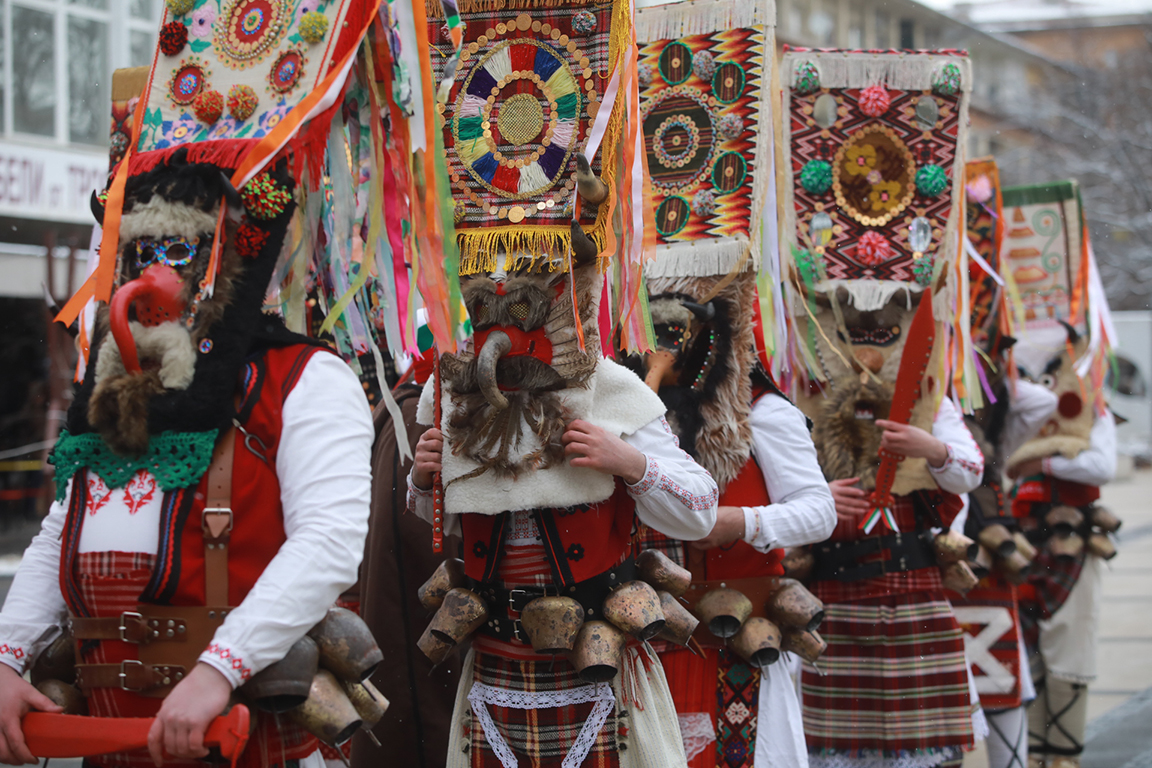 <p>След тригодишно прекъсване, международният фестивал на маскарадните игри &bdquo;Сурва&rdquo; се завърна в Перник</p>