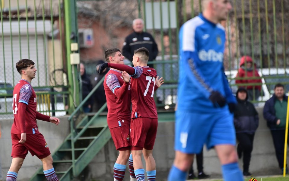 Дублиращият отбор на Ботев Пловдив се наложи с 2:1 над Гигант