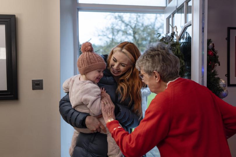 Как да се грижите за новородено бебе и малко дете - полезни съвети