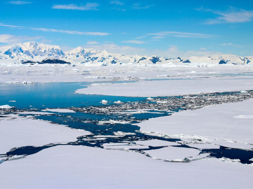 Британски климатолози установиха че ледената покривка на Западна Антарктика ще