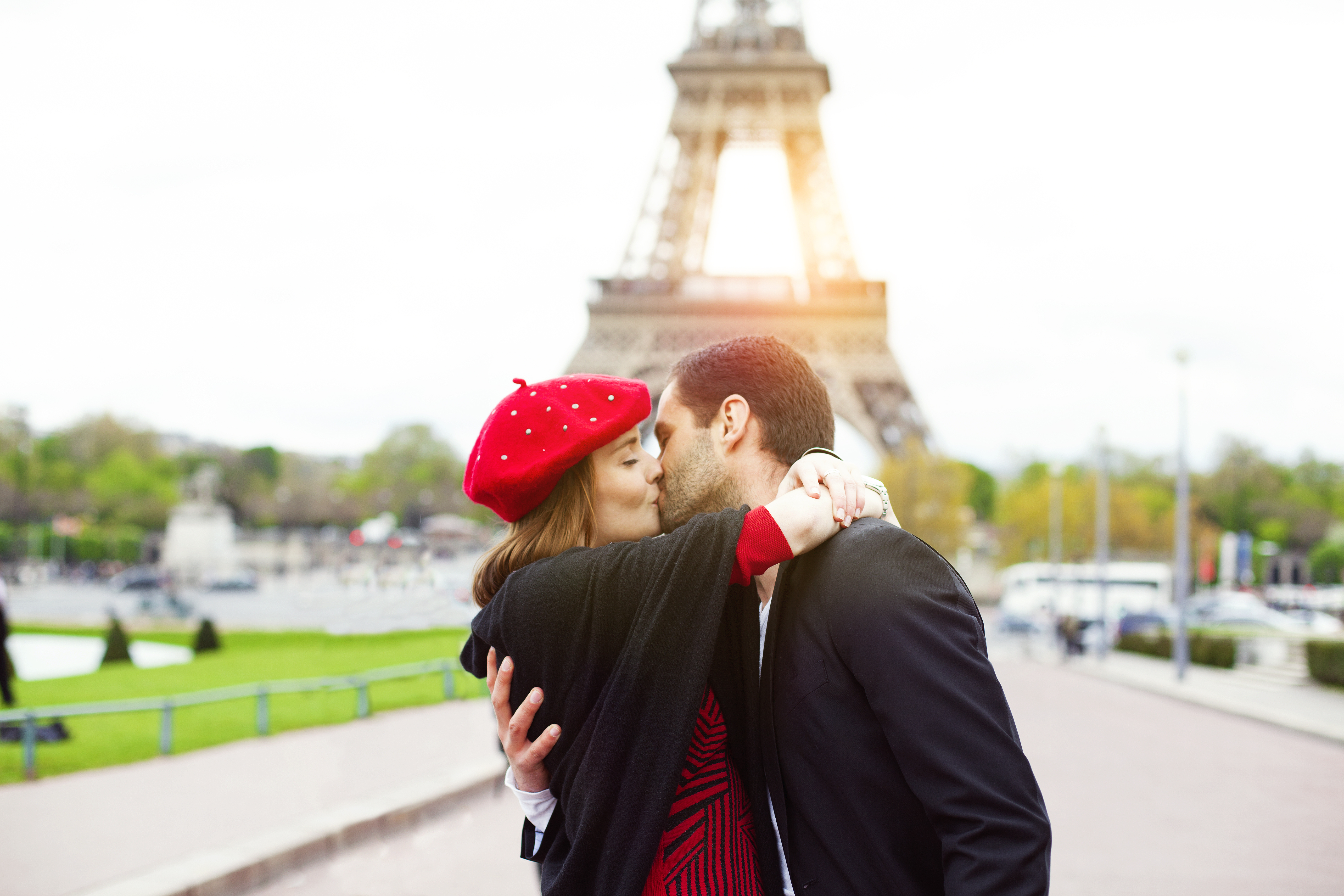 <p>Франция</p>

<p>Във Франция всеки ден е ден на любовта, но на 14 февруари двойките излизат на романтична вечеря и си подаряват подаръци</p>