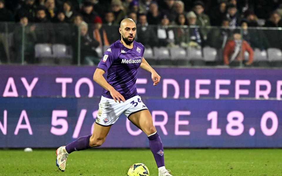 Челси е имал желанието да привлече още един полузащитник в