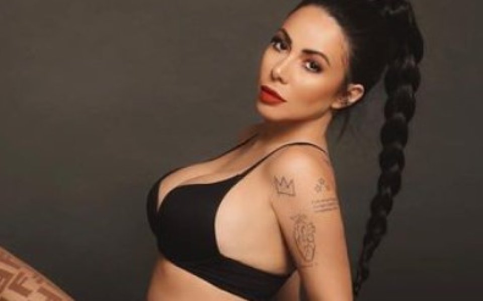 Химена Санчес е модел и спортен журналист. Тя обича различни