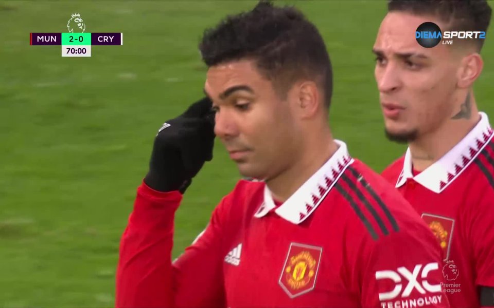 Истинско меле край тъчлинията на Олд Трафорд се разрази в