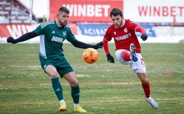 Отборите на ЦСКА и Пирин Благоевград играят при резултат 1 0
