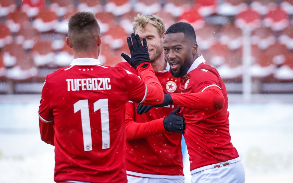 ЦСКА победи Пирин Благоевград с 2:1 в последната си контролна среща. Брадли