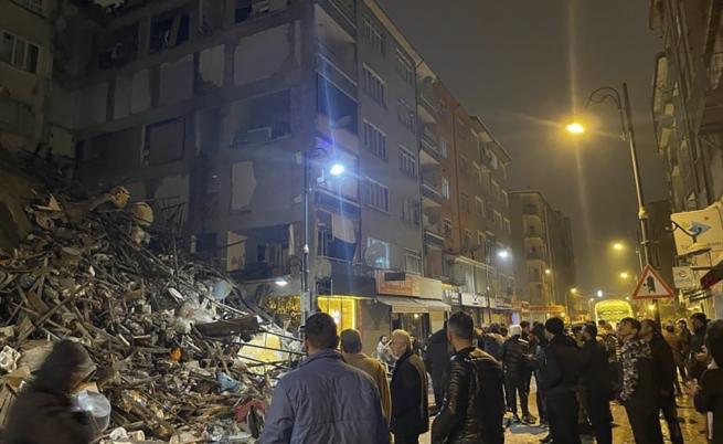 Мощно земетресение, над 2300 са загинали в Турция и Сирия (СНИМКИ/ВИДЕО)