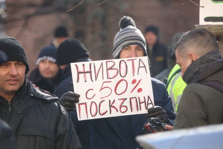 <p>Служители от градския транспорт излязоха на протест пред Столичната община</p>