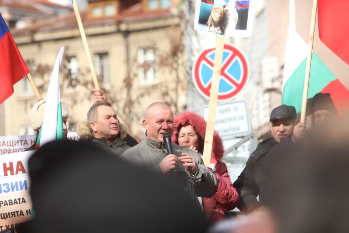 <p>Протест срещу спирането на руските телевизии пред ЕП в София</p>