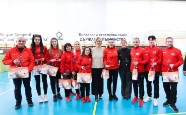 Министърът на младежта и спорта Весела Лечева присъства на откриването