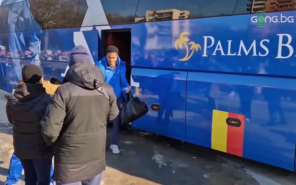 Отборът на Левски пристигна на стадион Ивайло във Велико Търново.