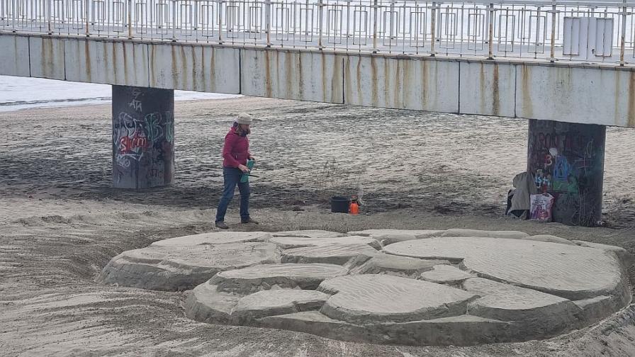 Преди Св.Валентин: Сърце от пясък се появи на плажа в Бургас