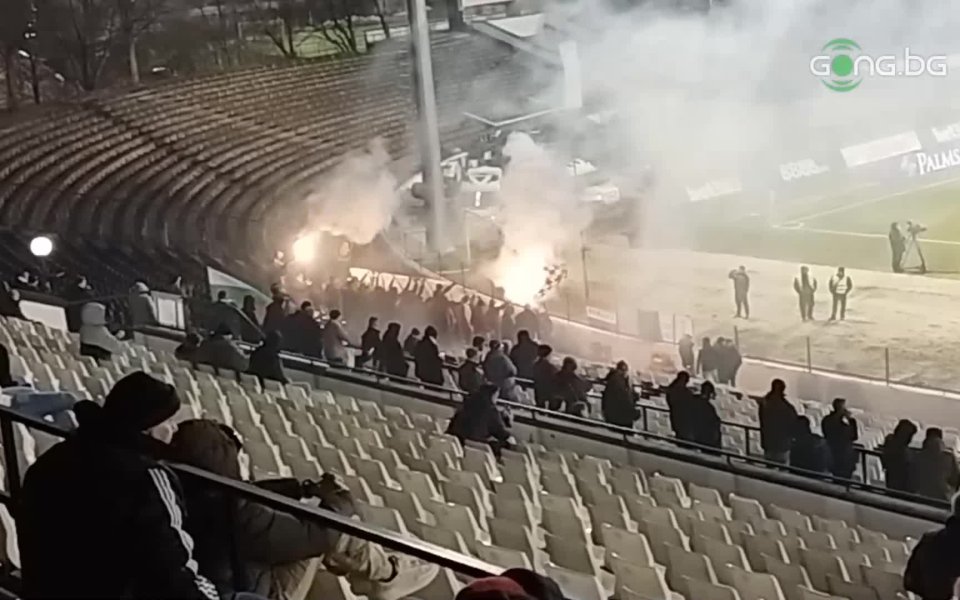 Белият празник по трибуните продължава, след като феновете на Славия