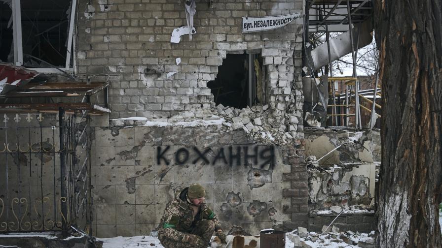 <p>Украйна каза колко цивилни са все още в &quot;месомелачката&quot;</p>