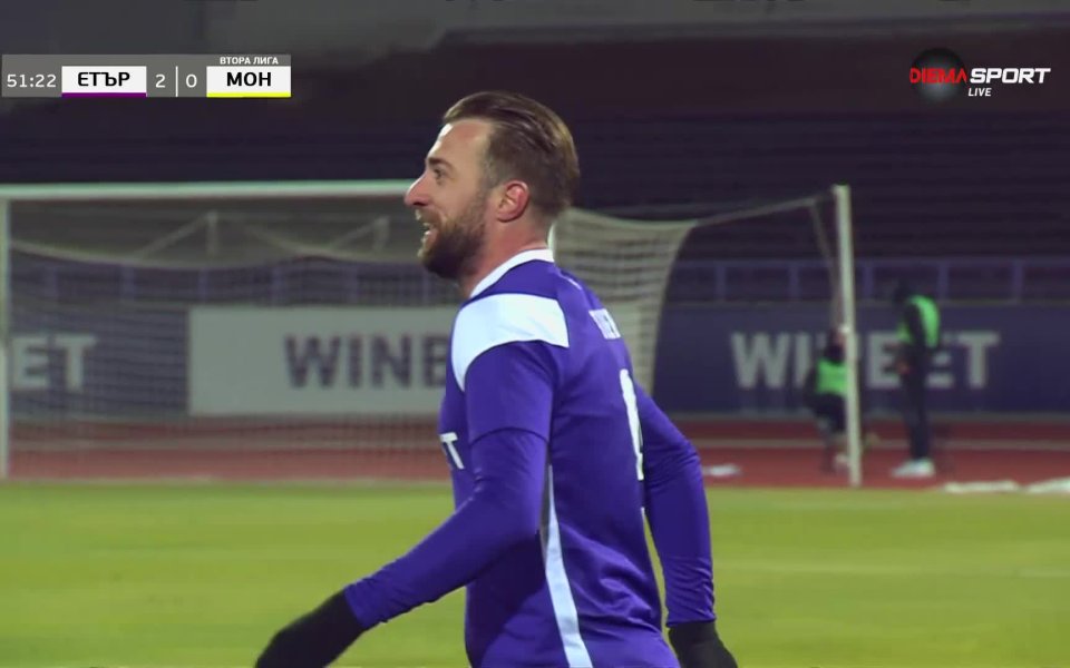 В 52-ата минута нападателят на Етър - Мартин Тошев засече