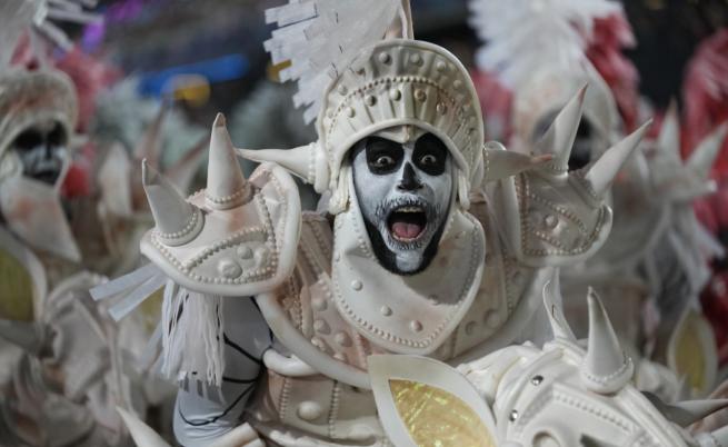 Карнавалът в Рио събра милиони бразилци пред телевизорите