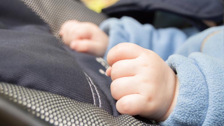 Мога ли да возя новородено на предната седалка?