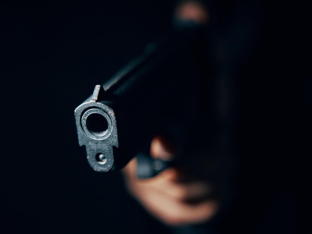 Полицаят който простреля 19 годишен младеж в Плевен е произвел изстрелите с