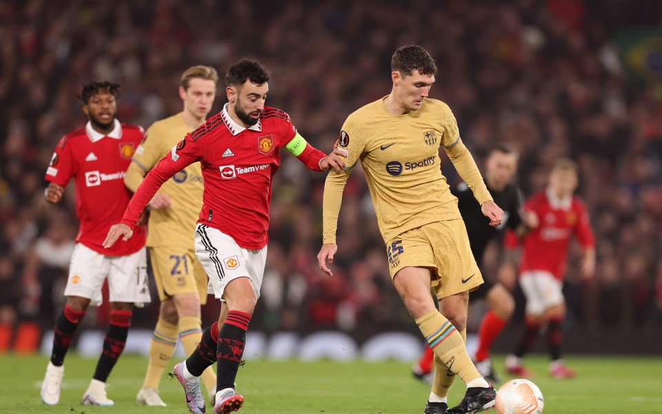 Отборите на Манчестръ Юнайтед и Барселона играят при резултат 0:1 в