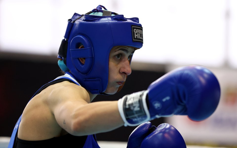 Светлана Каменова е на четвъртфинал на Световното по бокс за жени