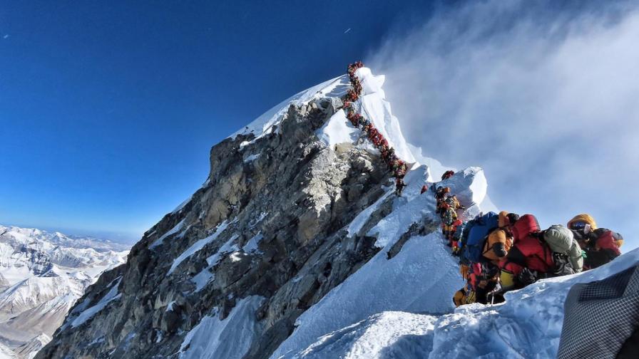 Еверест пази микробите, изкашляни и изкихани от алпинистите през годините