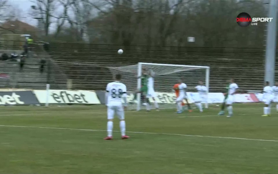 В 61-ата минута Арсенио Валпорт изскочи на първа греда и