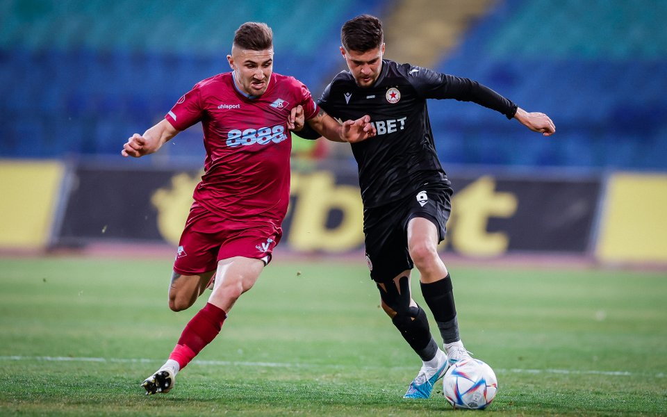 Септември и ЦСКА играят при резултат 0:1 в среща от 21-ия