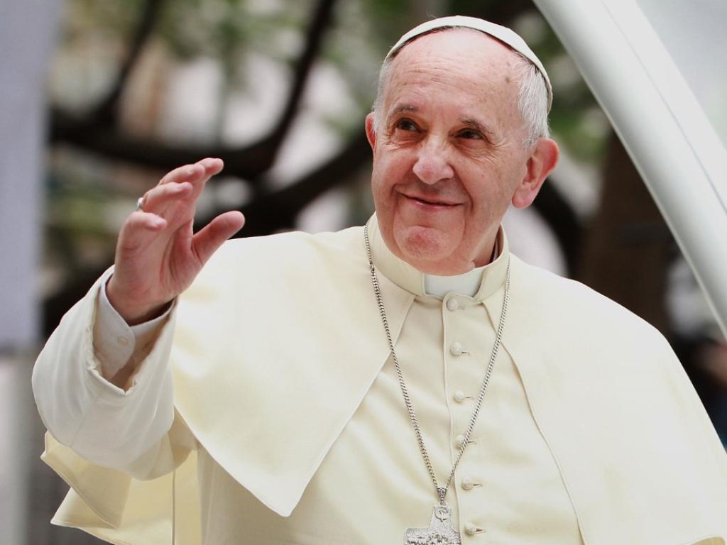 Папа Франциск пристигна на срещата на върха на Г 7 която