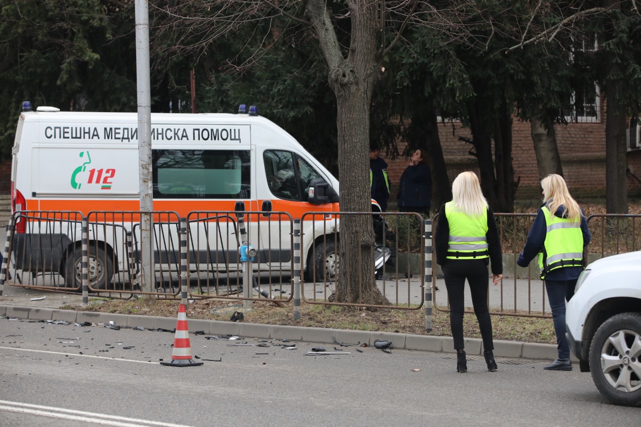 <p>Кола и линейка се удариха в столицата в следобедните часове на 2 март.&nbsp;Инцидентът е станал на бул. &bdquo;Драган Цанков.</p>