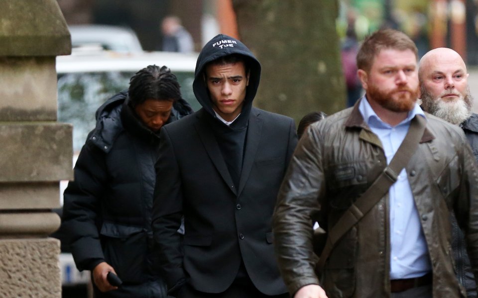 Съобщава се, че Манчестър Юнайтед е получил предложения за наем