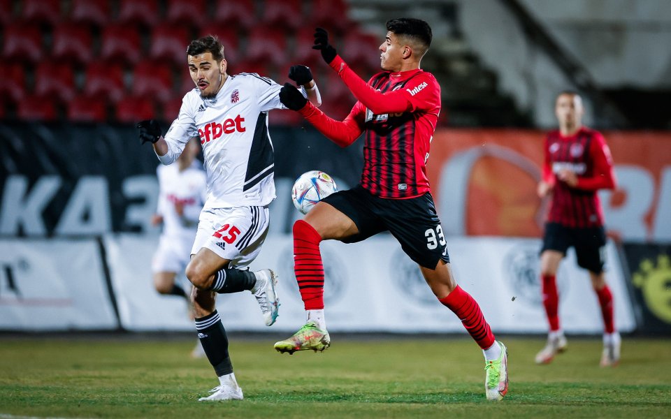 Локомотив София приема ЦСКА 1948 в първи полуфинален мач от