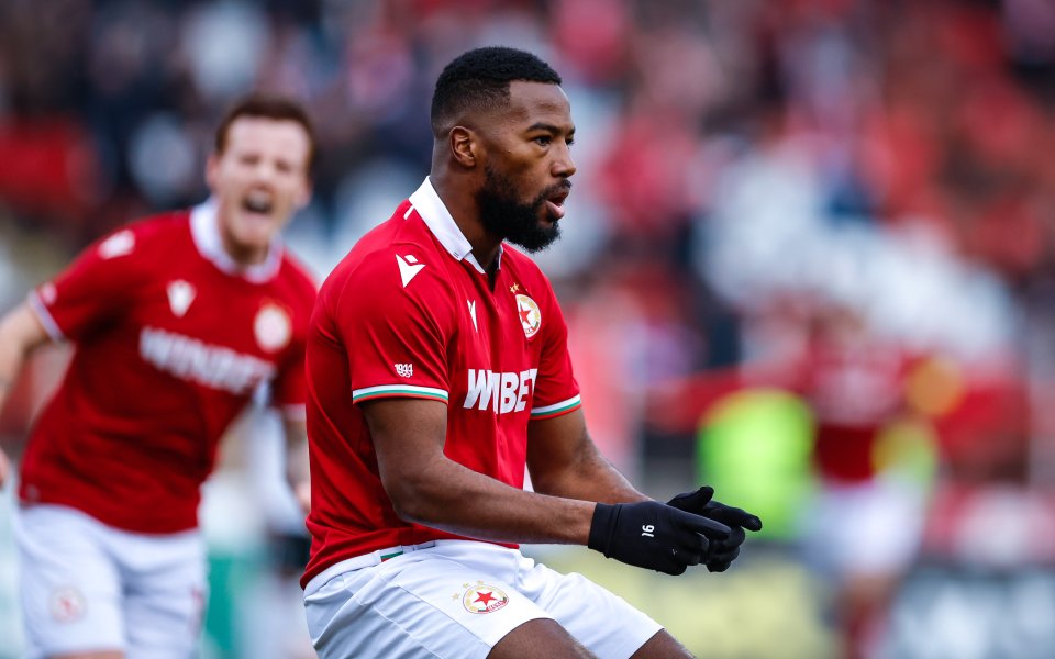 Отборите на ЦСКА и Локомотив Пловдив играят при резултат 1:1