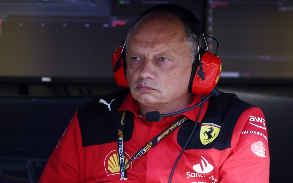 Преди началото на сезон 2023 във Ферари се твърдеше, че