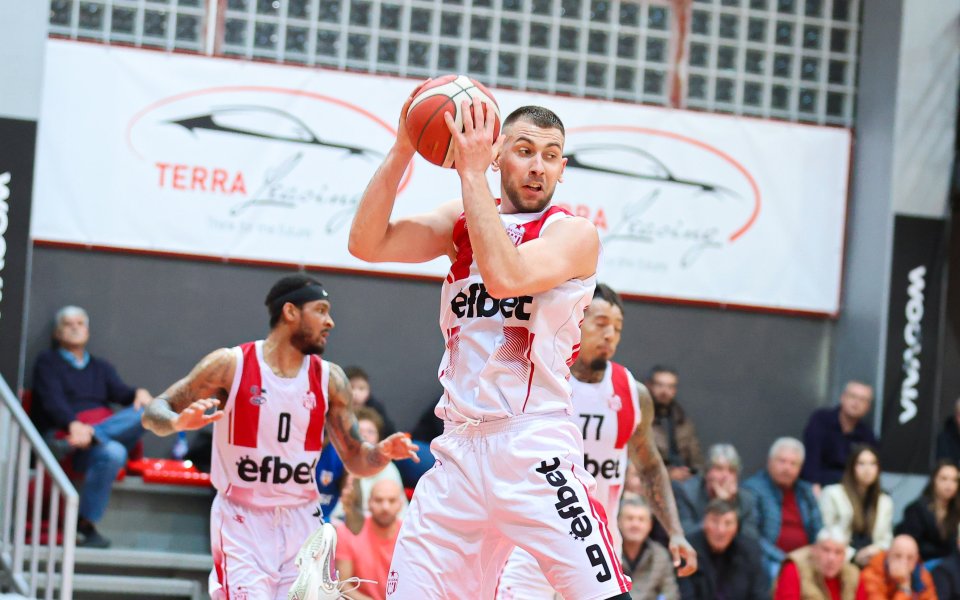 Отборът на ЦСКА постигна `четвърта поредна победа и общо 13-а