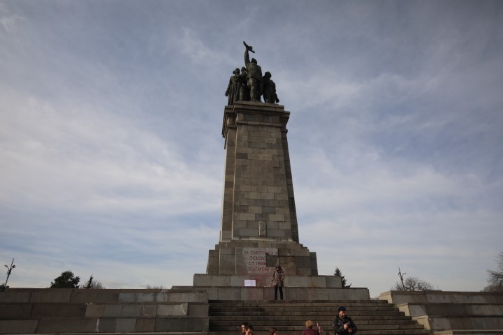 Протестиращи хвърляха яйца и боя по сградата на Столичната община