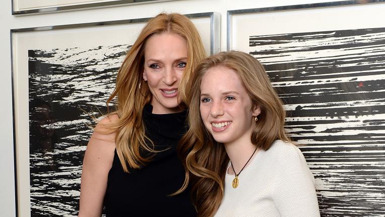  Милите моменти на Мая Хоук и родителите ѝ по аления килим 