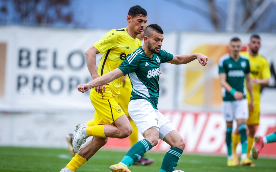 Пирин Благоевград и Хебър играят при в първия двубой от