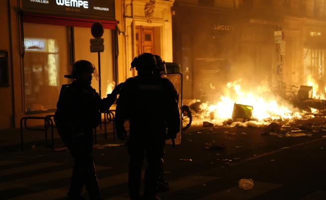 Парижката полиция забрани митингите срещу пенсионната реформа на площад 