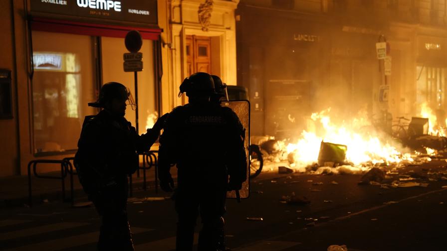 Парижката полиция забрани митингите срещу пенсионната реформа на площад "Конкорд"