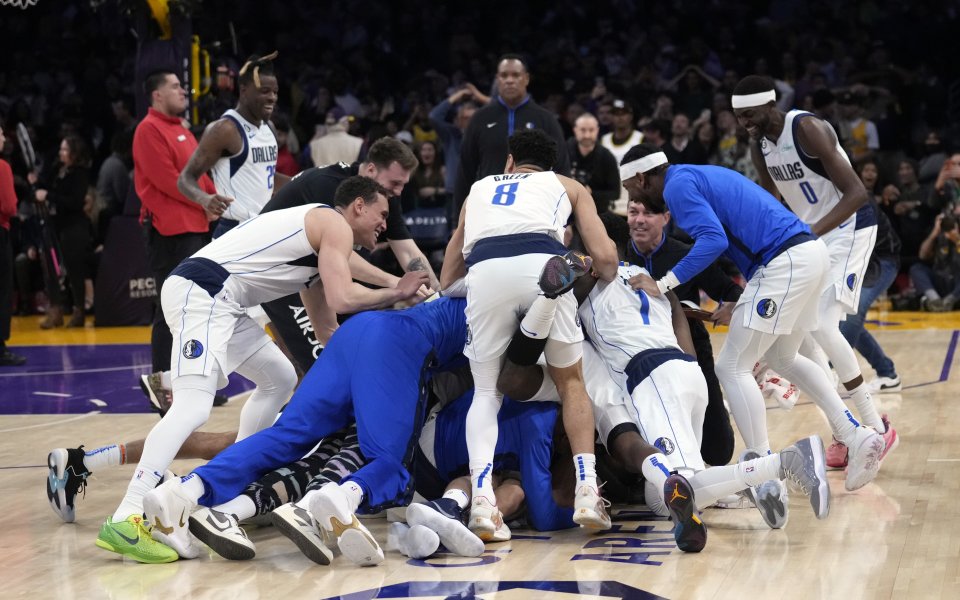 Кайри Ървинг отбеляза 38 точки в завръщането си от лечение