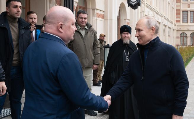 Путин изненадващо пристигна в Крим за деветата годишнина от анексирането на полуострова (СНИМКИ)