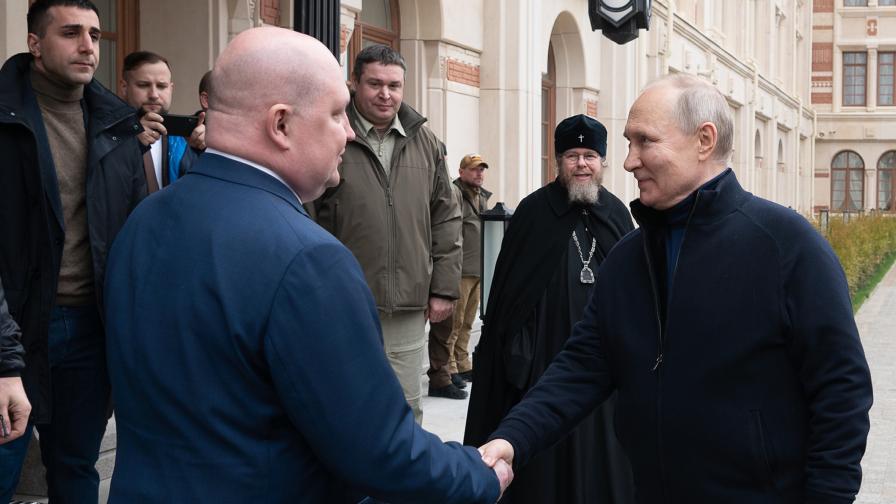 <p>Путин изненадващо пристигна в Крим (СНИМКИ)</p>