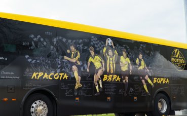 Ботев Пловдив обнови визията на клубния си рейс По случай 111 годишнина