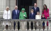 <p>Кралското семейство с трогателни снимки, почете и Елизабет Втора</p>